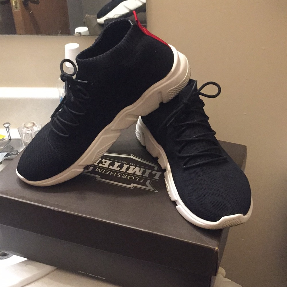 Shoes - Picture 4 of 4